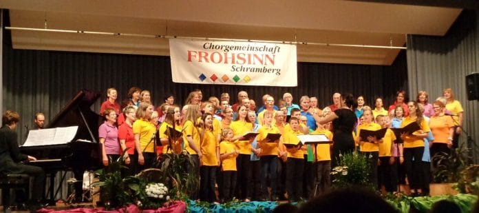 Die Chorformationen des Frohsinn Schramberg und der Jugendchor der Musikschule